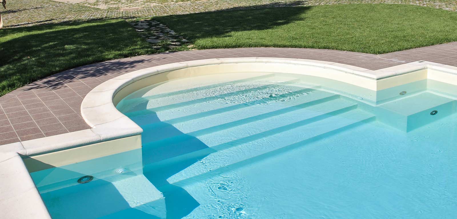 idromassaggi-piscina.jpg